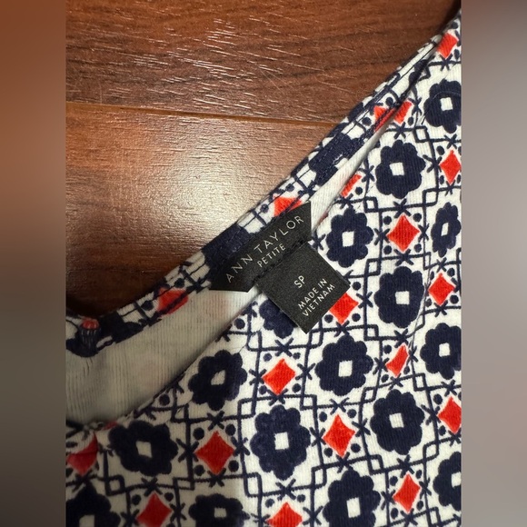 Floral Patterned Women's Top - Picture 2 of 3